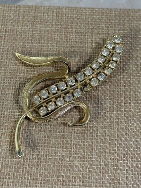Vintage Sarah Coventry Gold Tone Rhinestone Wheat Brooch Pin See Note 3.5”x2.5”